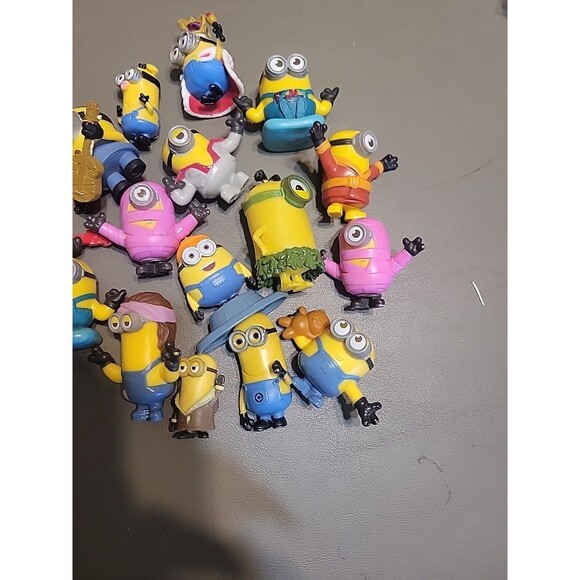 Despicable Me Minions Lot Mini Figures  Cake Toppers - Picture 5 of 7